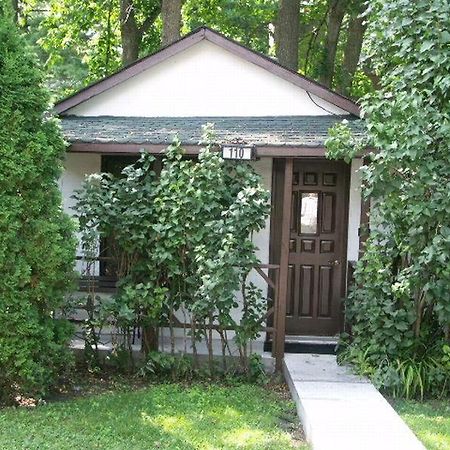 Chalet Beaconsfield Motel ภายนอก รูปภาพ