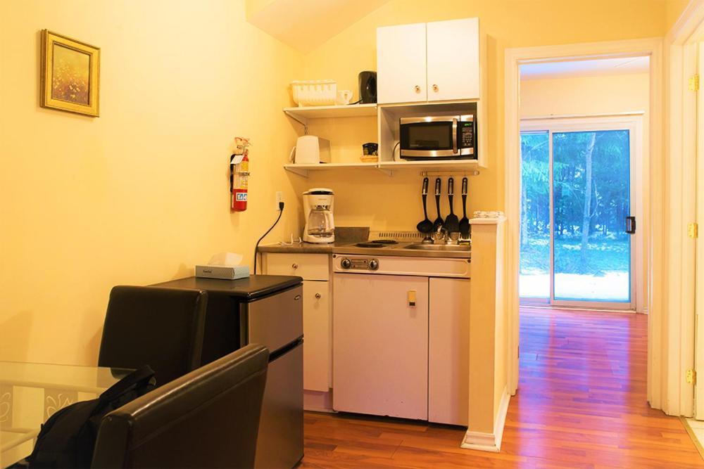 Chalet Beaconsfield Motel ภายนอก รูปภาพ