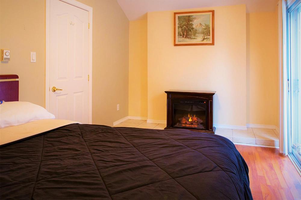 Chalet Beaconsfield Motel ภายนอก รูปภาพ