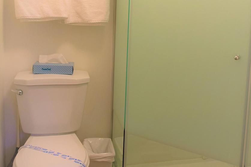Chalet Beaconsfield Motel ภายนอก รูปภาพ